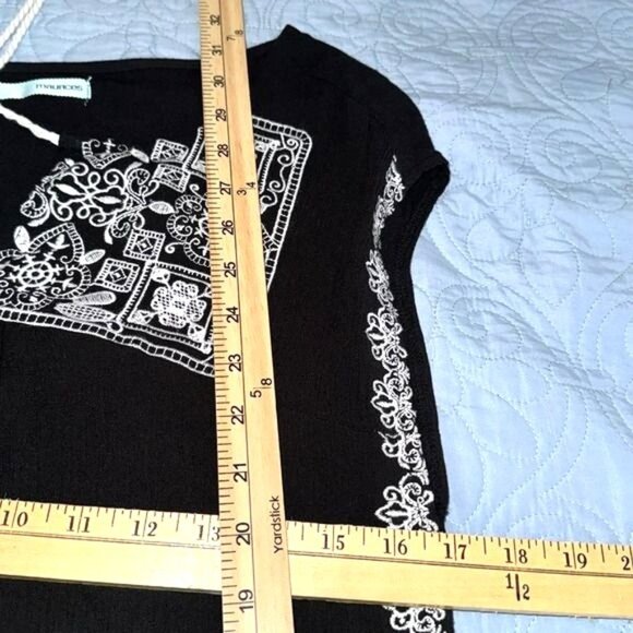 Maurices Black & White Embroidered Sleeveless Top M - Picture 6 of 6